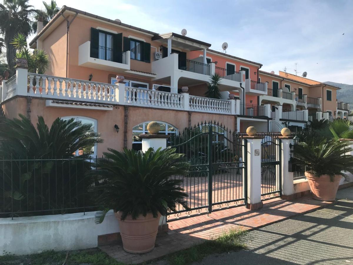 Villa Grace Патті Екстер'єр фото