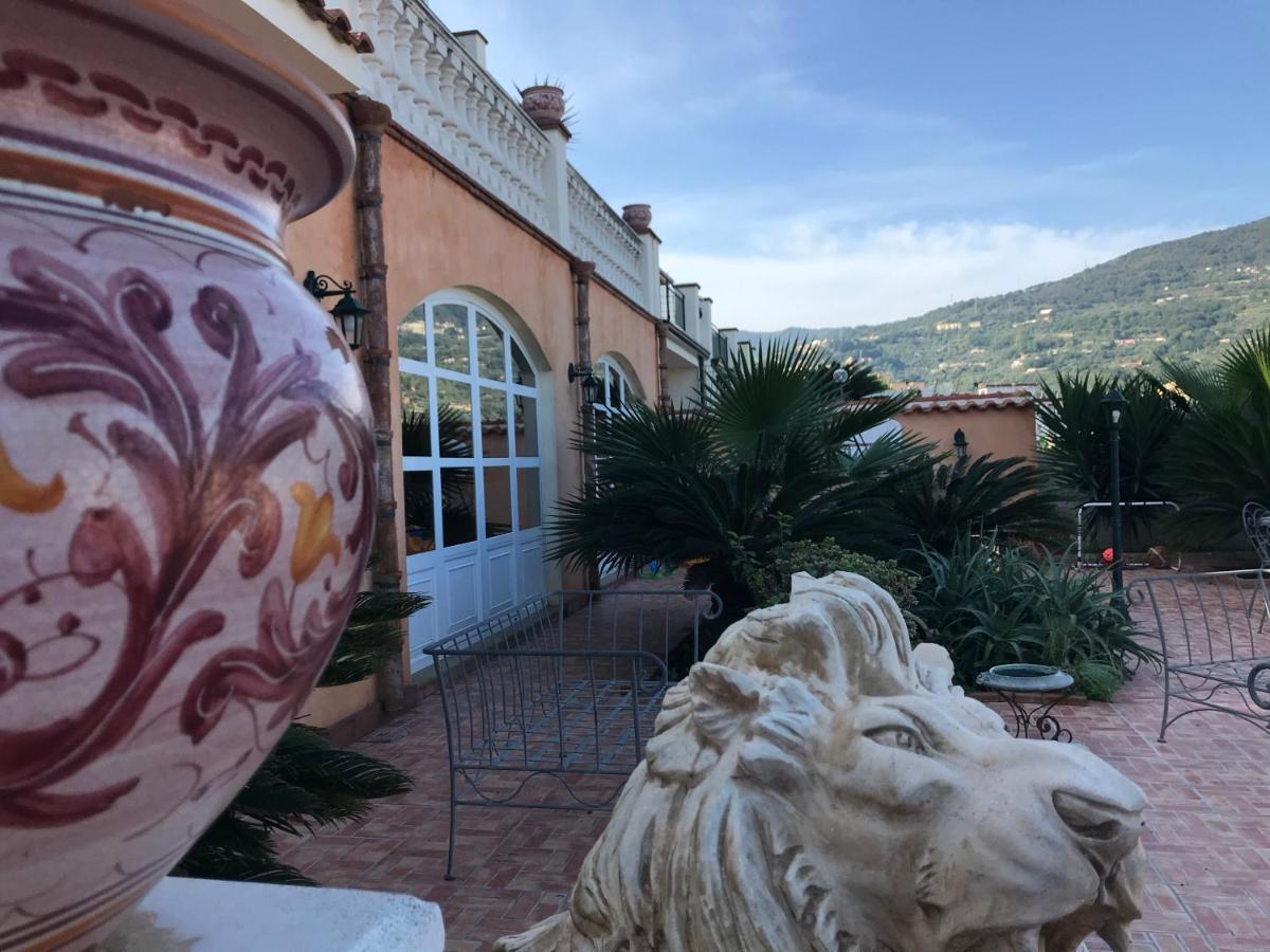 Villa Grace Патті Екстер'єр фото