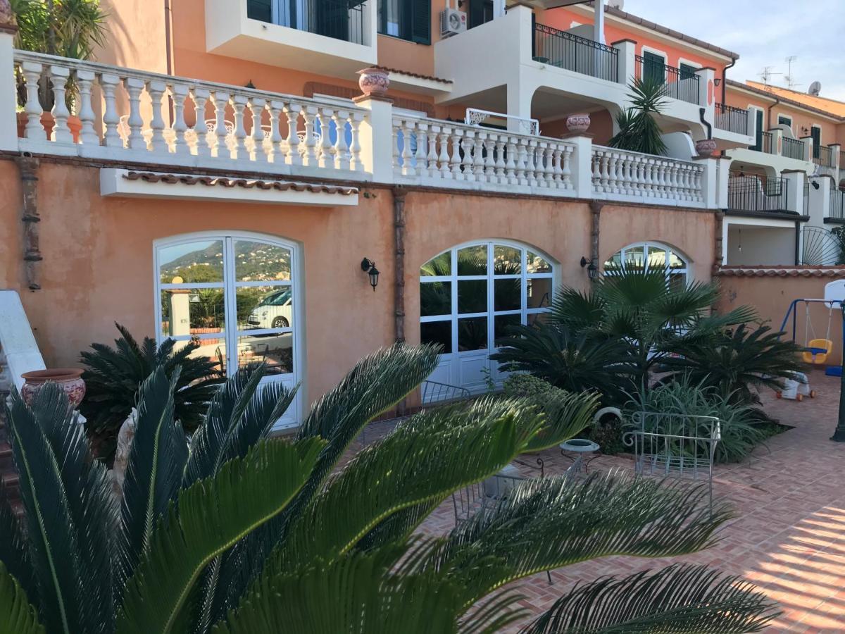Villa Grace Патті Екстер'єр фото